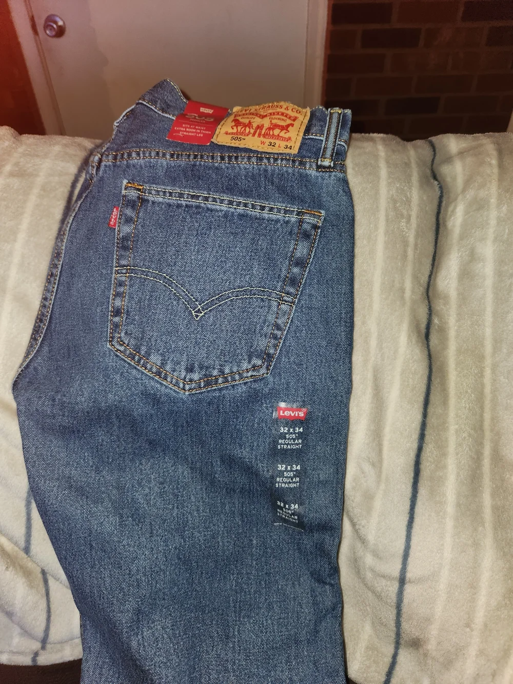 Levi's Men's Straight Leg Jeans in Medium Blue Denim